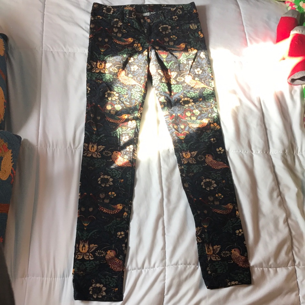 Beautifully patterned Club Monaco Corduroy pants